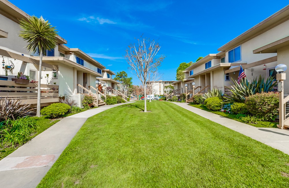 Virtual tour photo 7 of 51 for 2636 Worden St