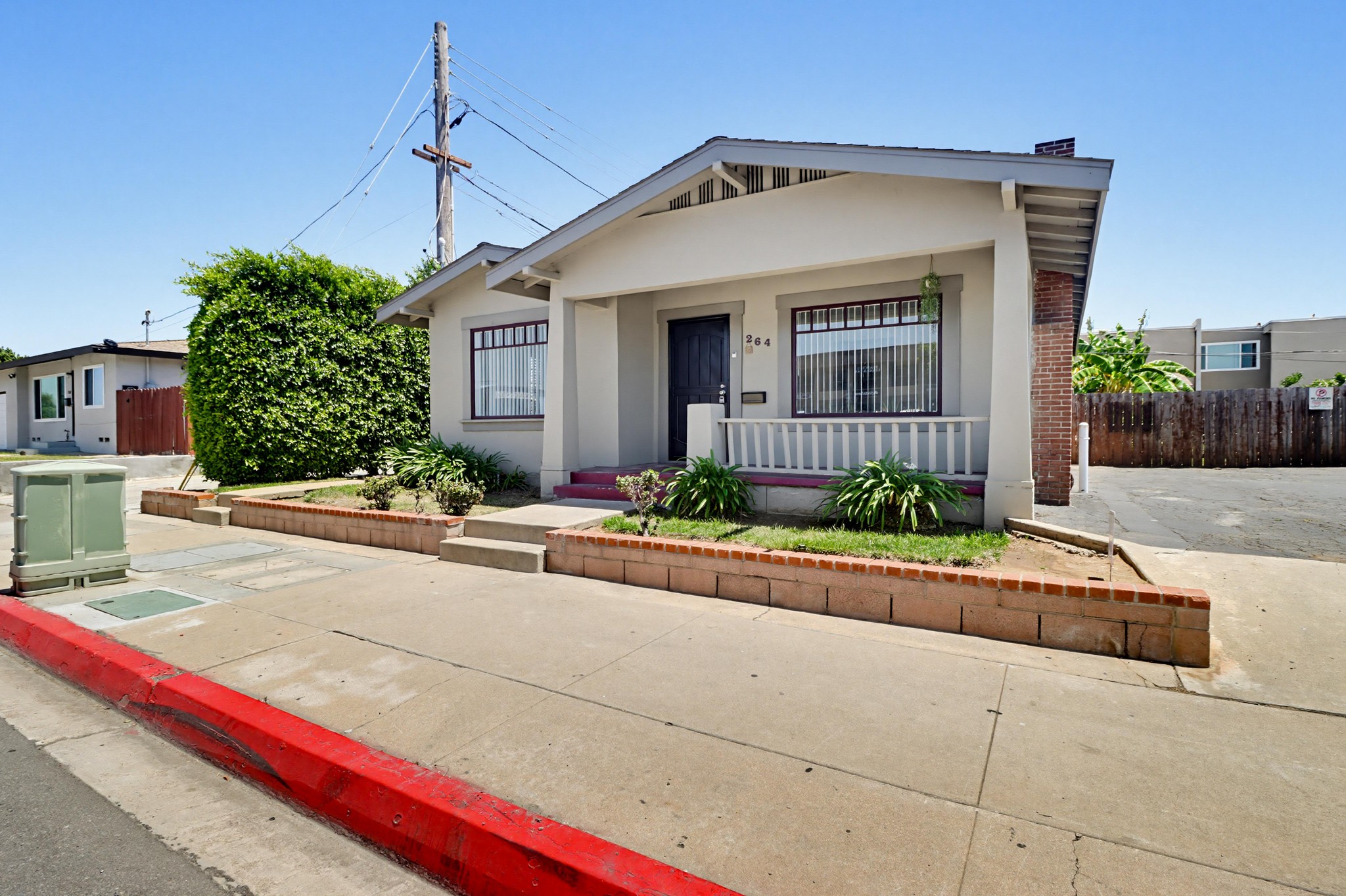 Virtual tour photo 1 of 33 for 264 E St