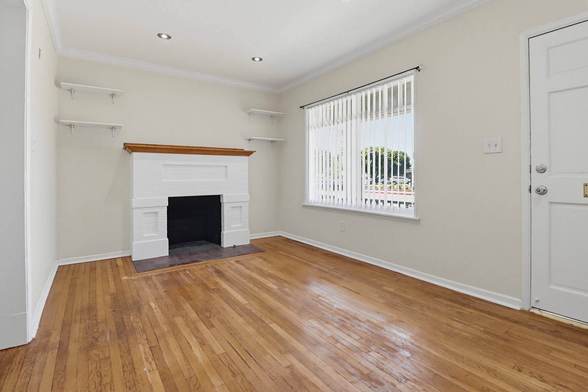 Virtual tour photo 10 of 33 for 264 E St