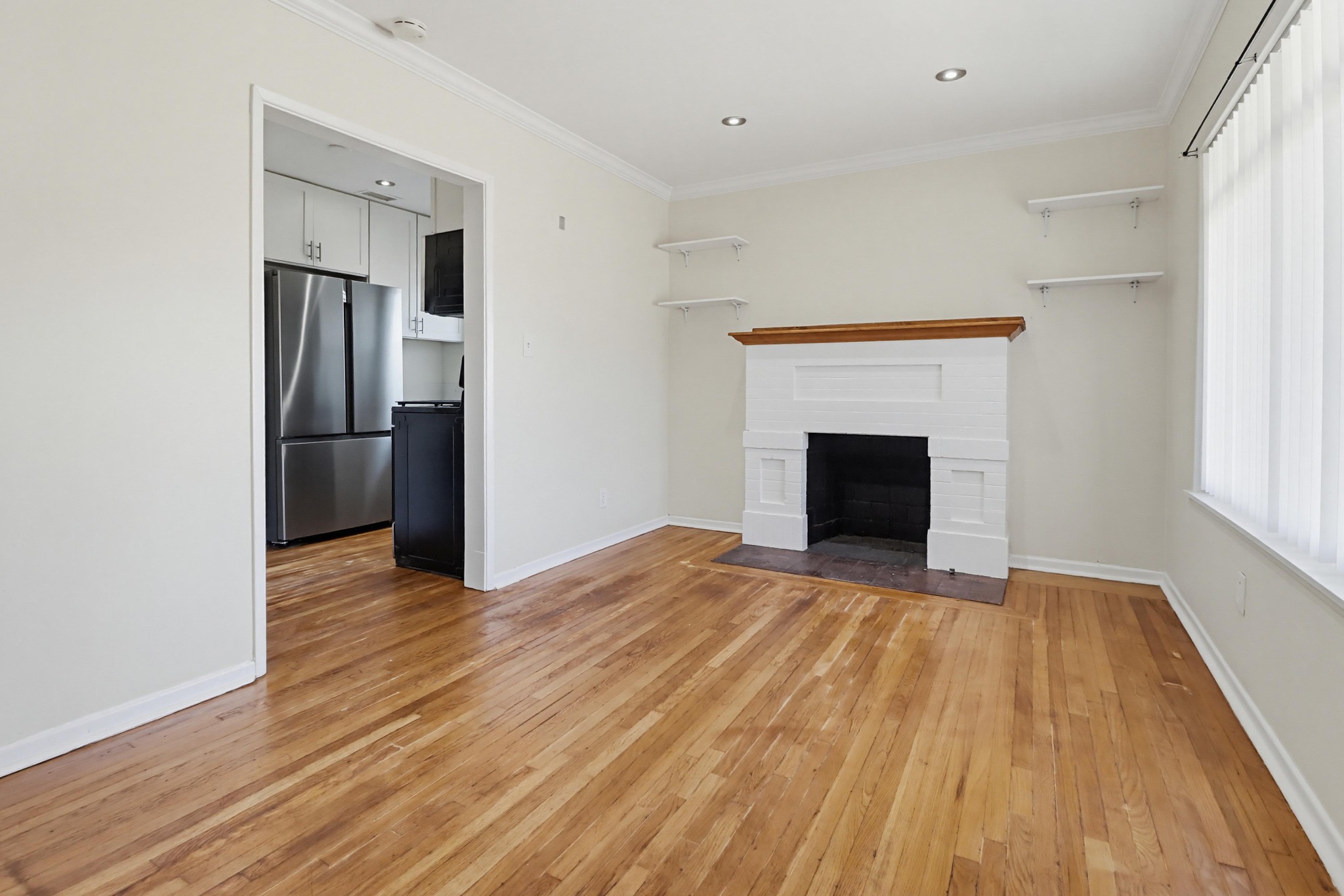 Virtual tour photo 11 of 33 for 264 E St
