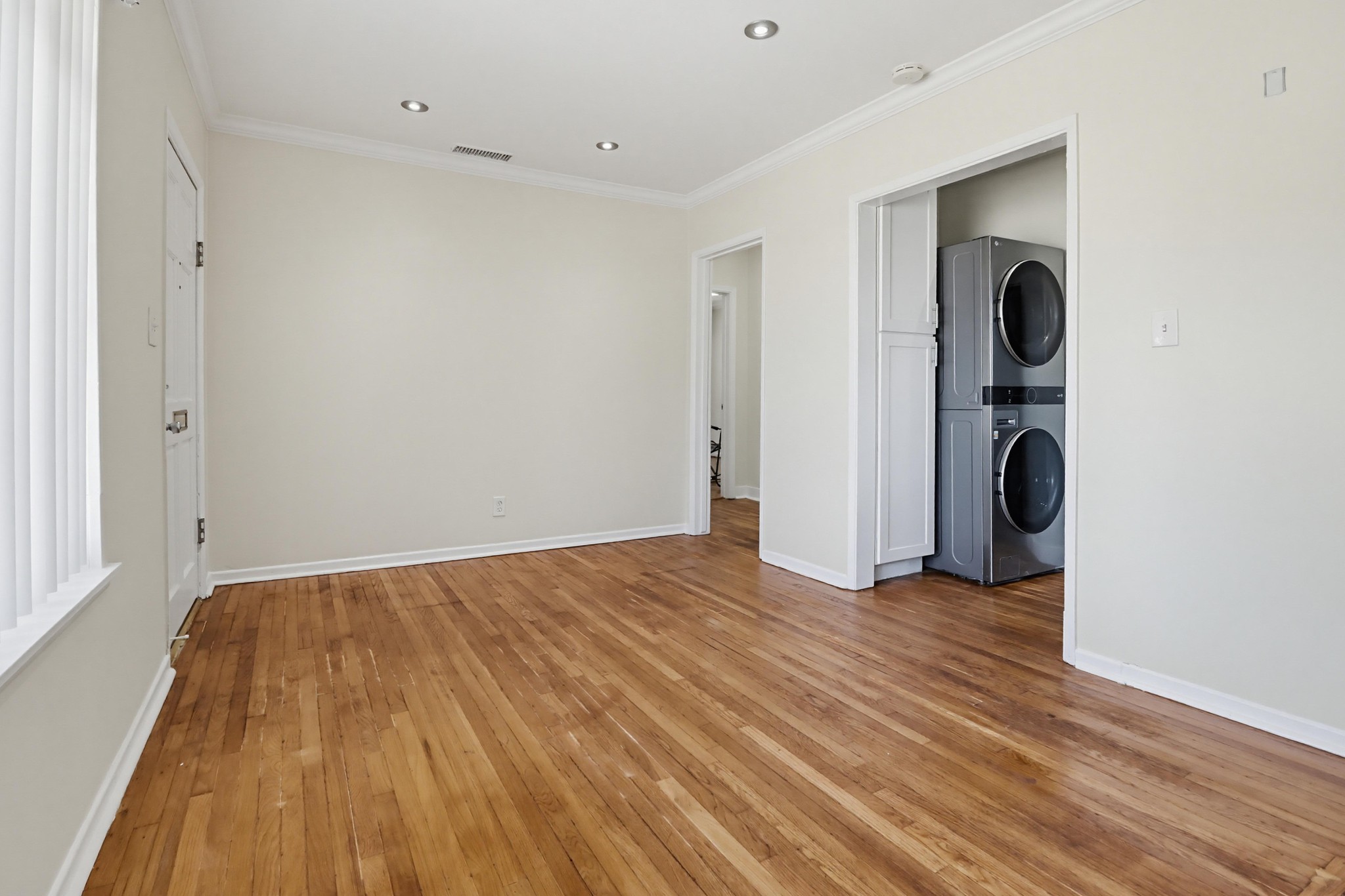 Virtual tour photo 12 of 33 for 264 E St