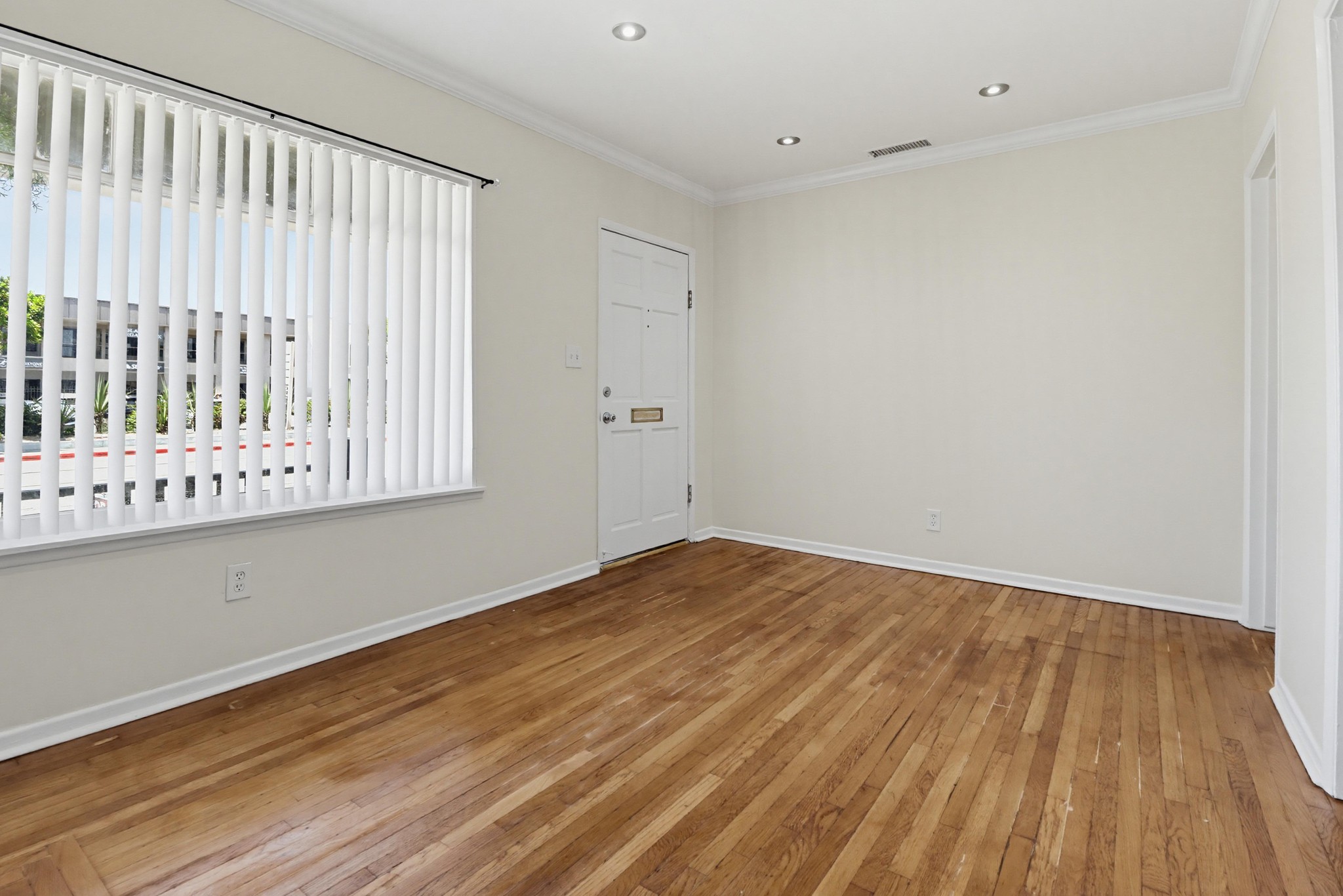 Virtual tour photo 13 of 33 for 264 E St