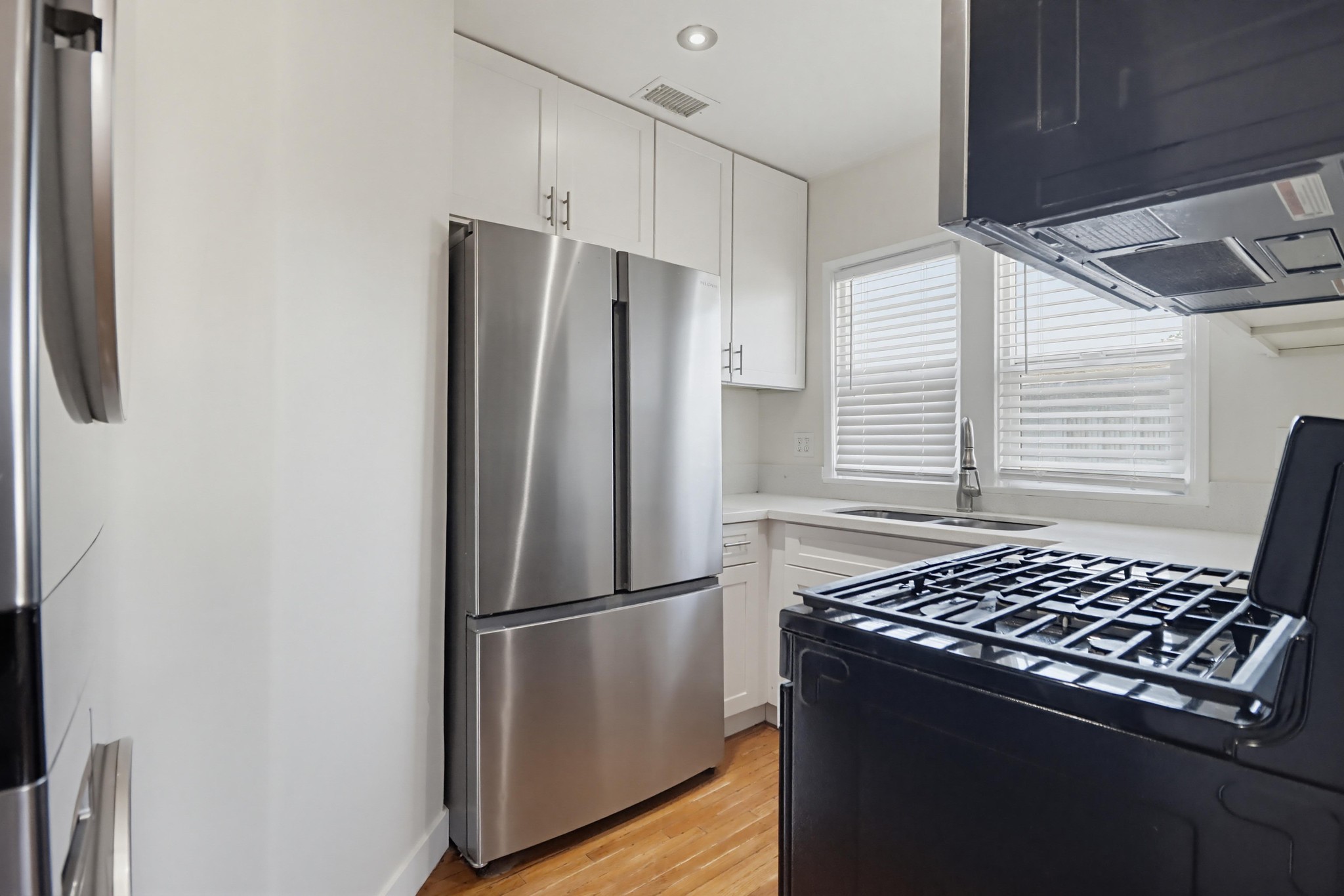 Virtual tour photo 14 of 33 for 264 E St