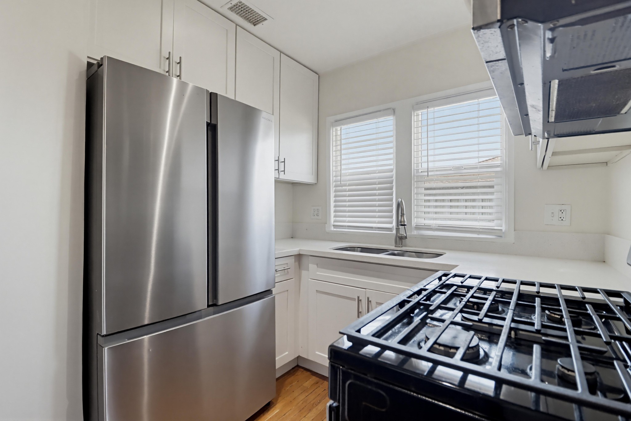 Virtual tour photo 15 of 33 for 264 E St