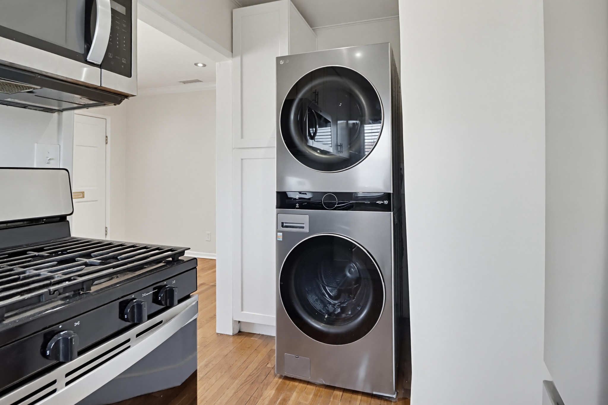 Virtual tour photo 17 of 33 for 264 E St