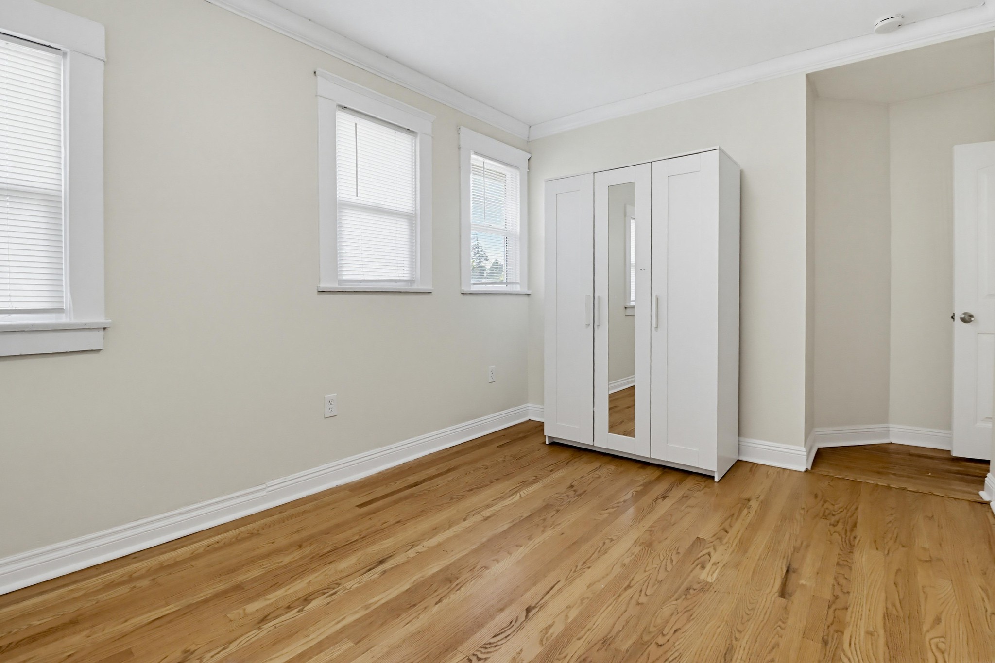 Virtual tour photo 19 of 33 for 264 E St