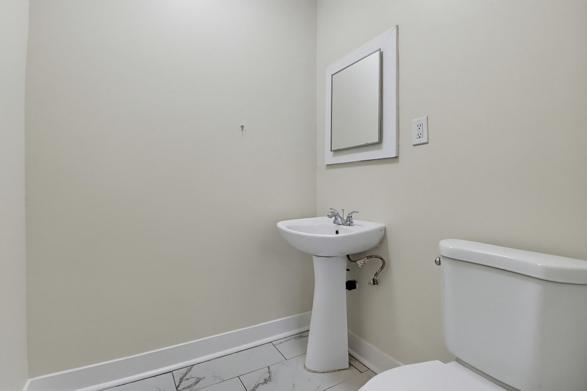 Virtual tour photo 21 of 33 for 264 E St