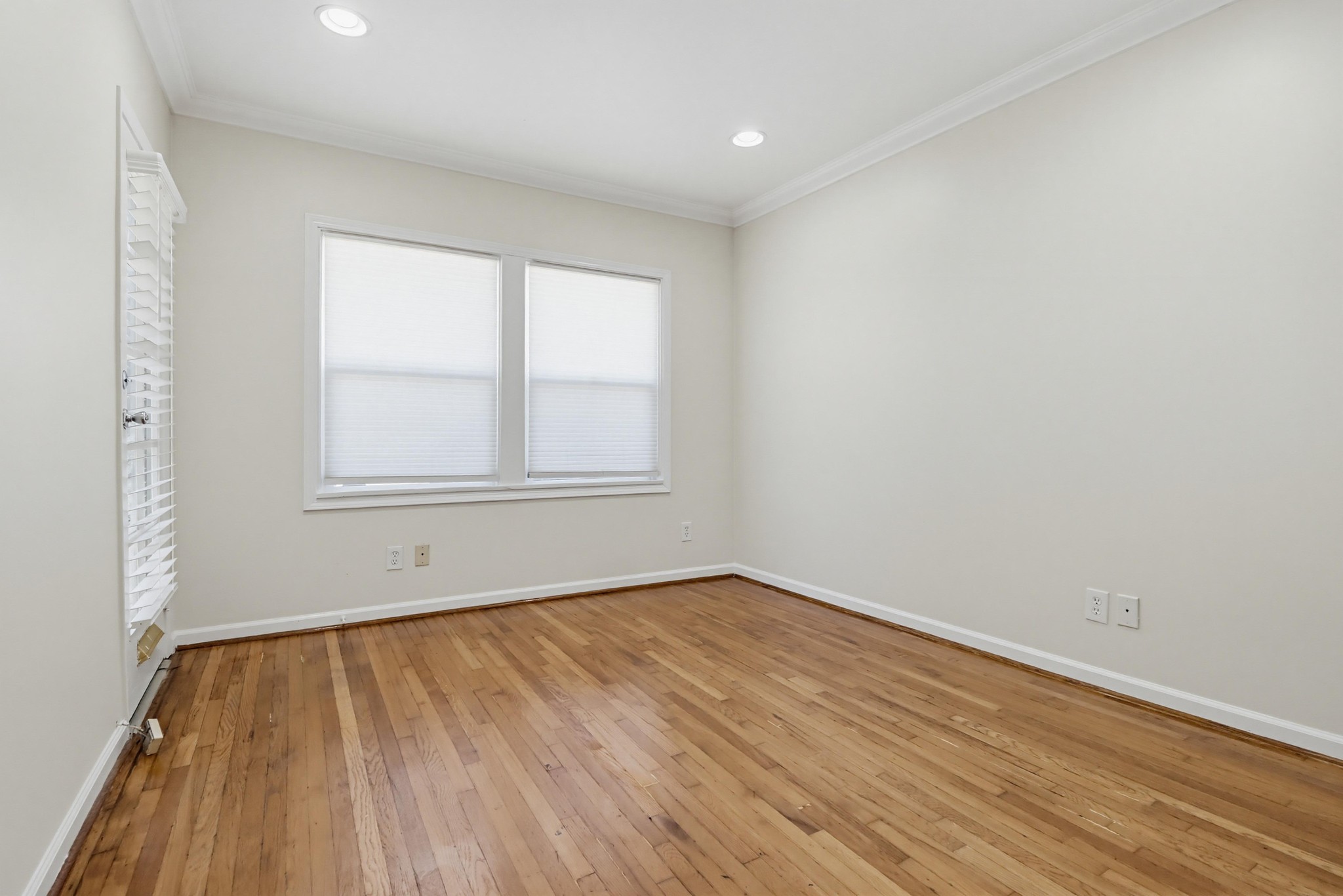 Virtual tour photo 23 of 33 for 264 E St