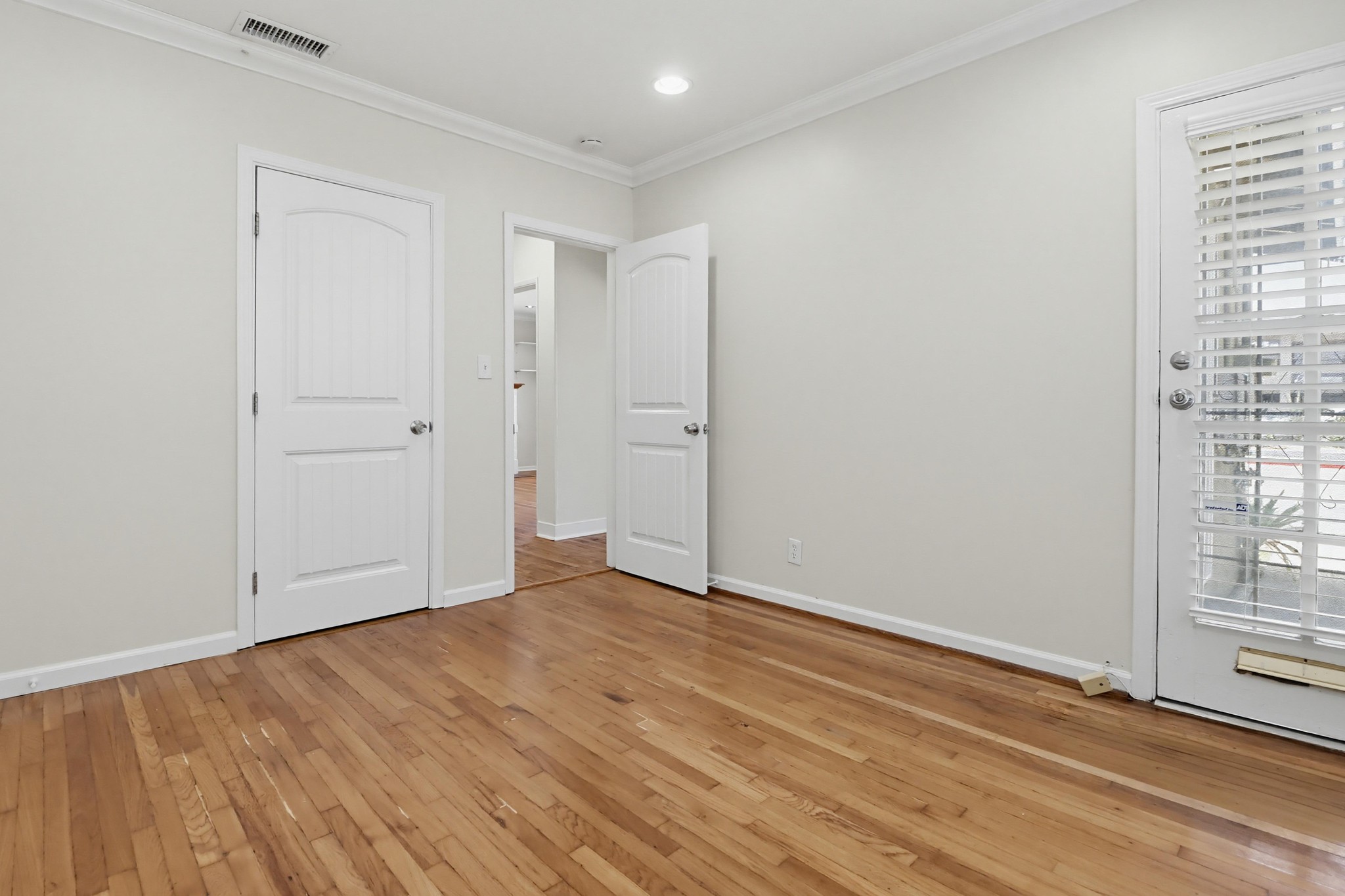 Virtual tour photo 26 of 33 for 264 E St