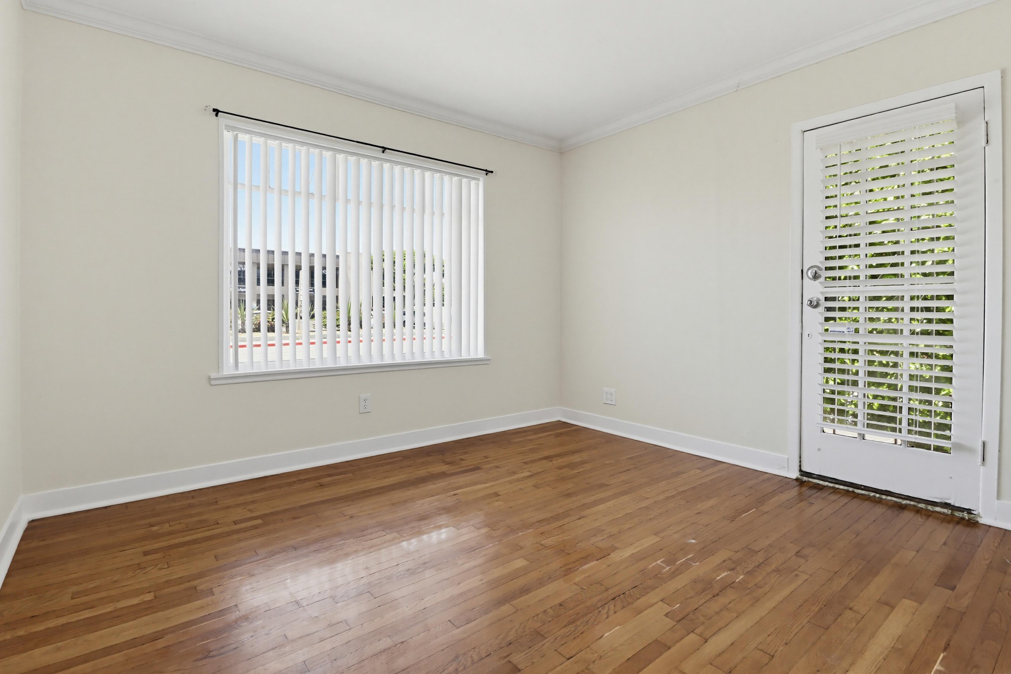 Virtual tour photo 27 of 33 for 264 E St