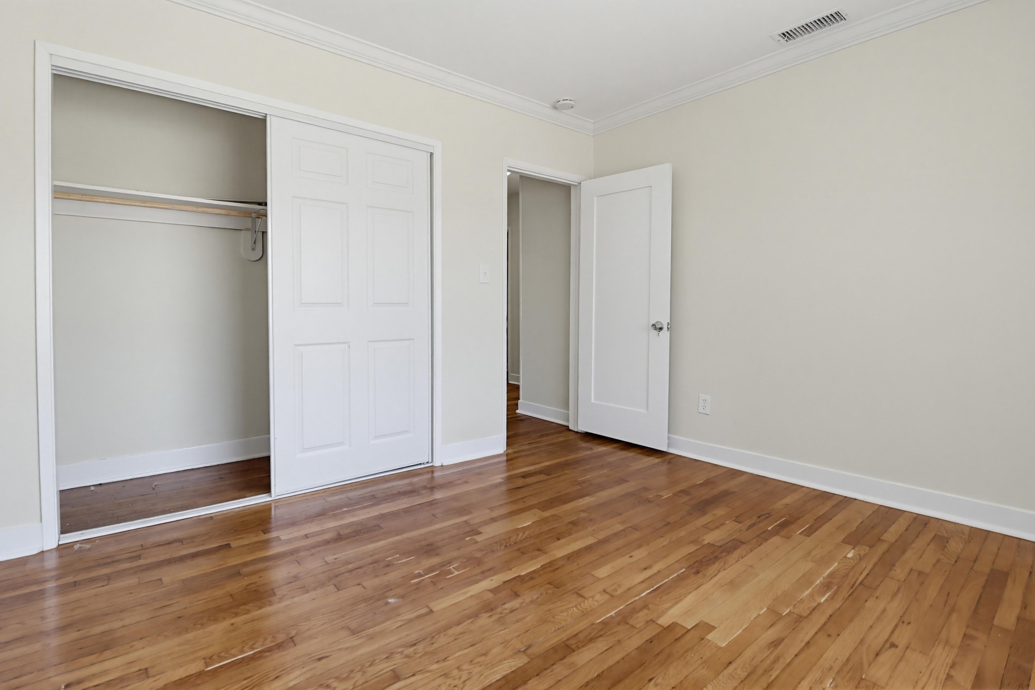 Virtual tour photo 29 of 33 for 264 E St