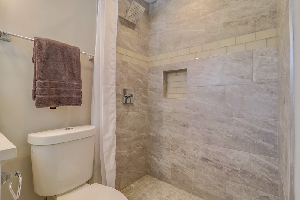 Virtual tour photo 31 of 51 for 2642 Homedale St
