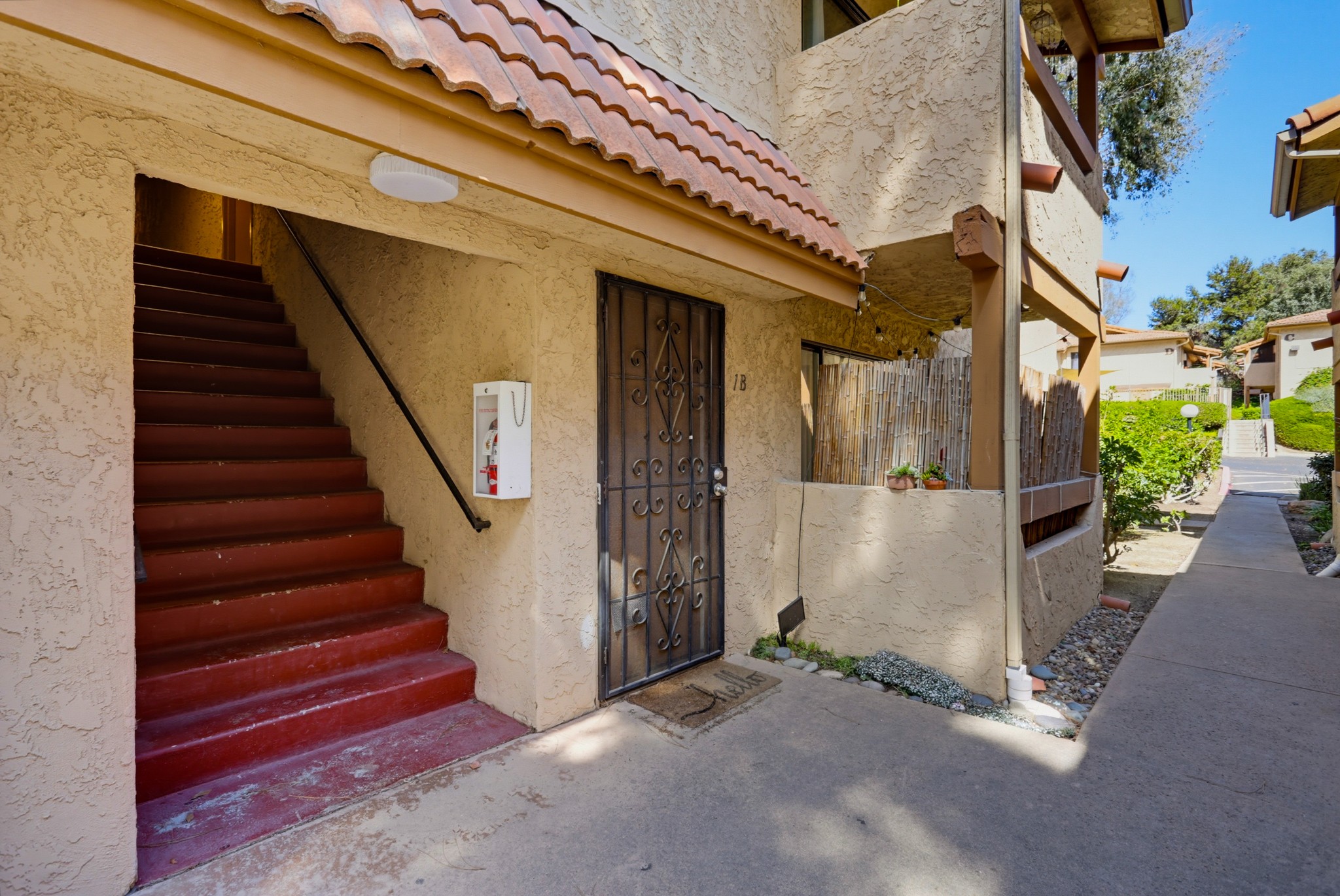 Virtual tour photo 4 of 26 for 265 Loma Alta Dr Unit B1