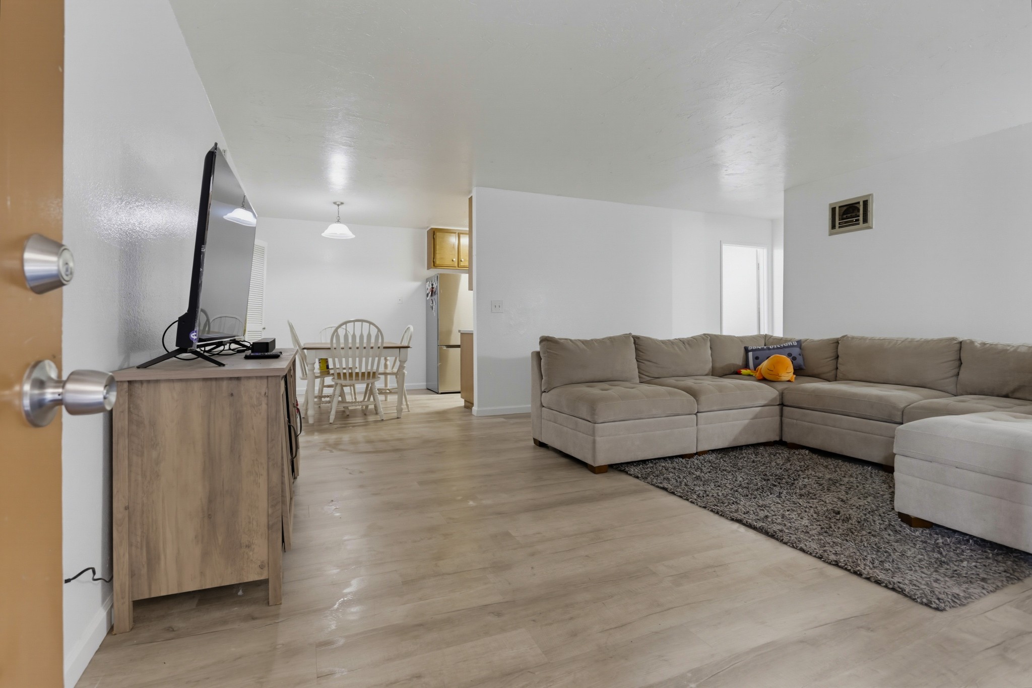 Virtual tour photo 5 of 26 for 265 Loma Alta Dr Unit B1
