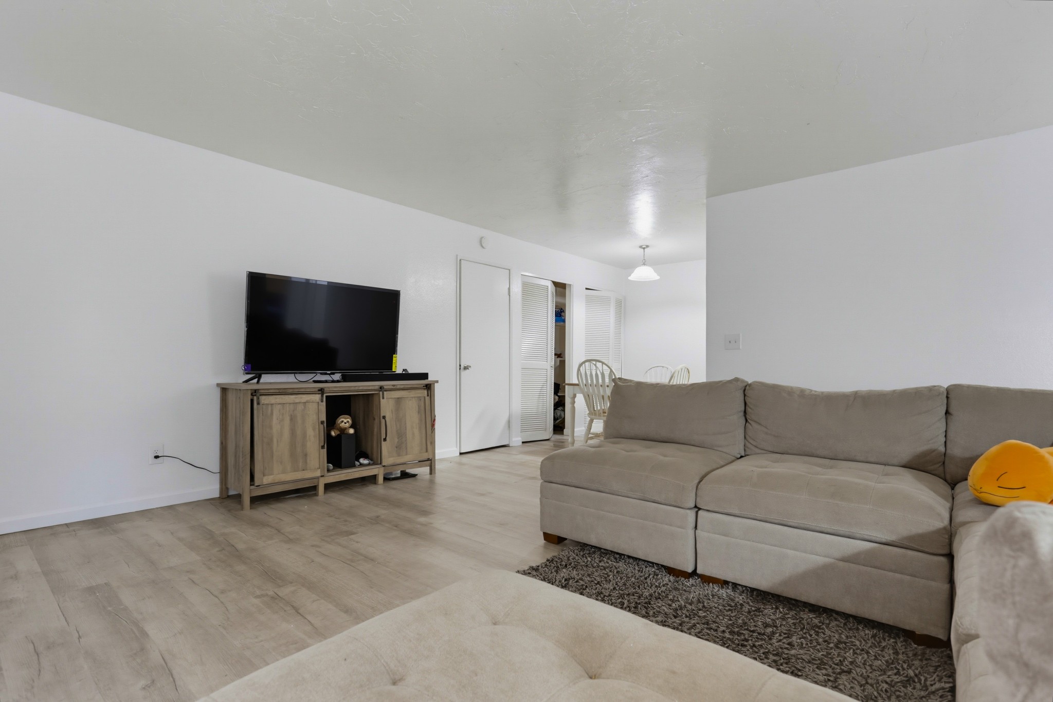 Virtual tour photo 6 of 26 for 265 Loma Alta Dr Unit B1