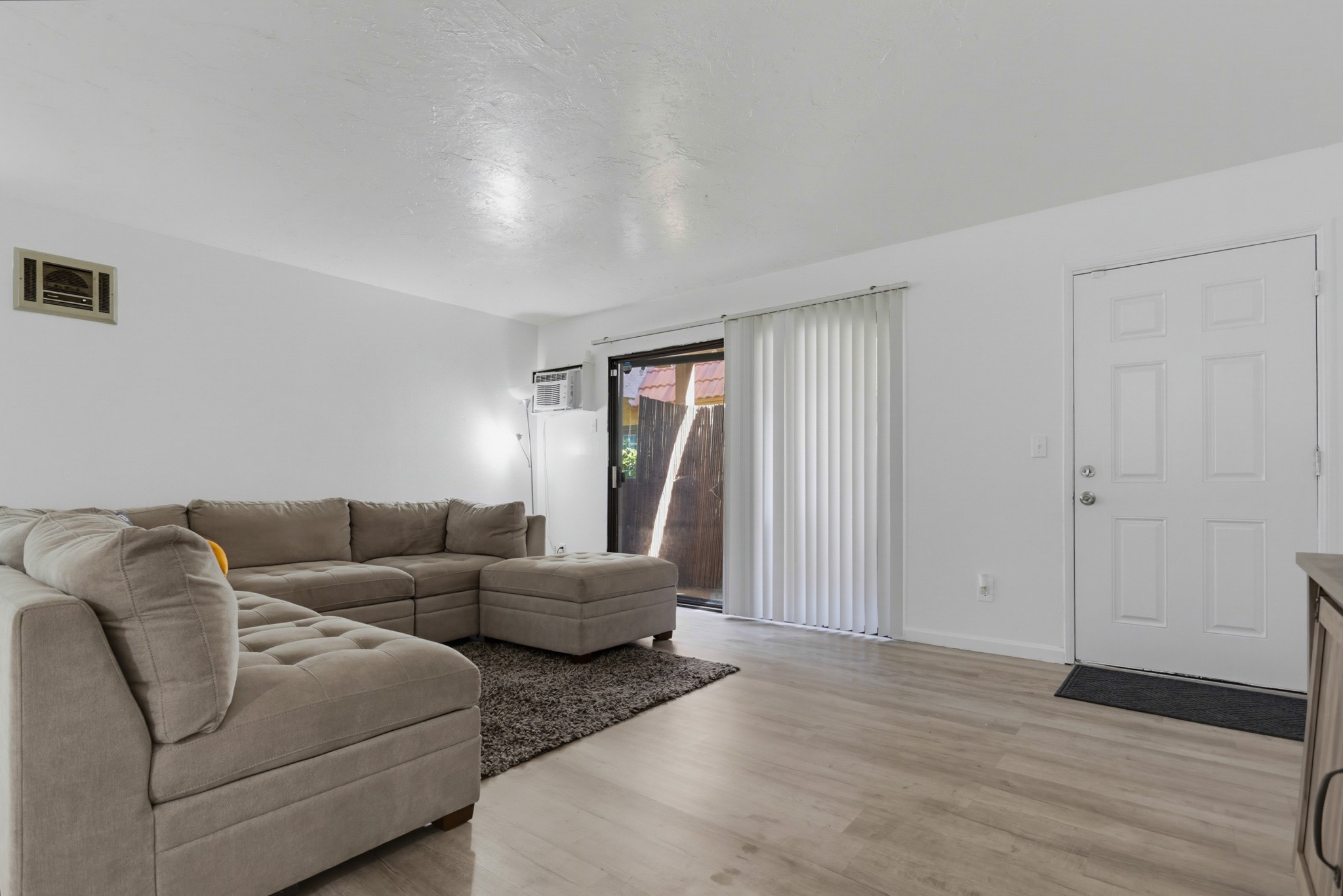 Virtual tour photo 8 of 26 for 265 Loma Alta Dr Unit B1