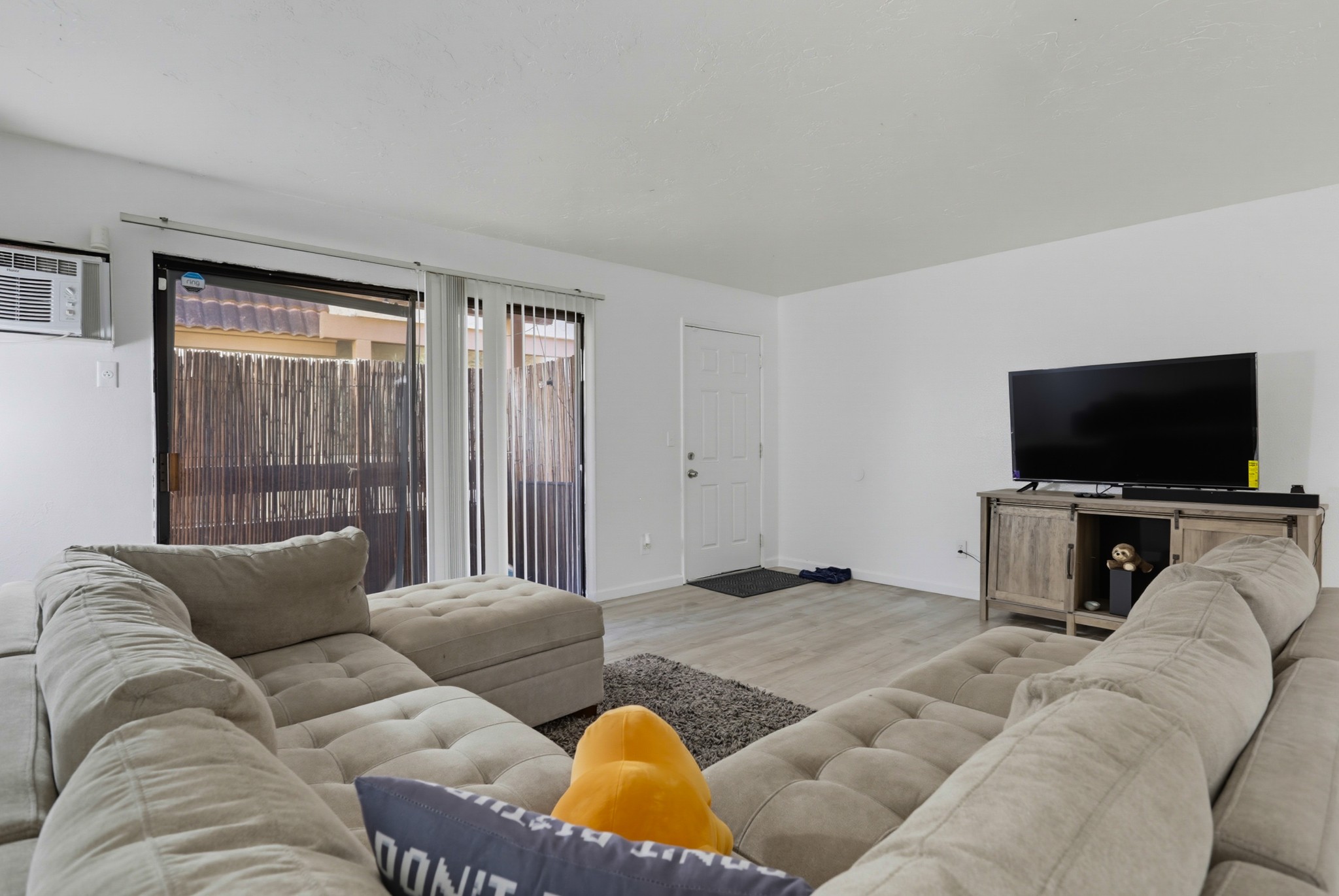 Virtual tour photo 9 of 26 for 265 Loma Alta Dr Unit B1