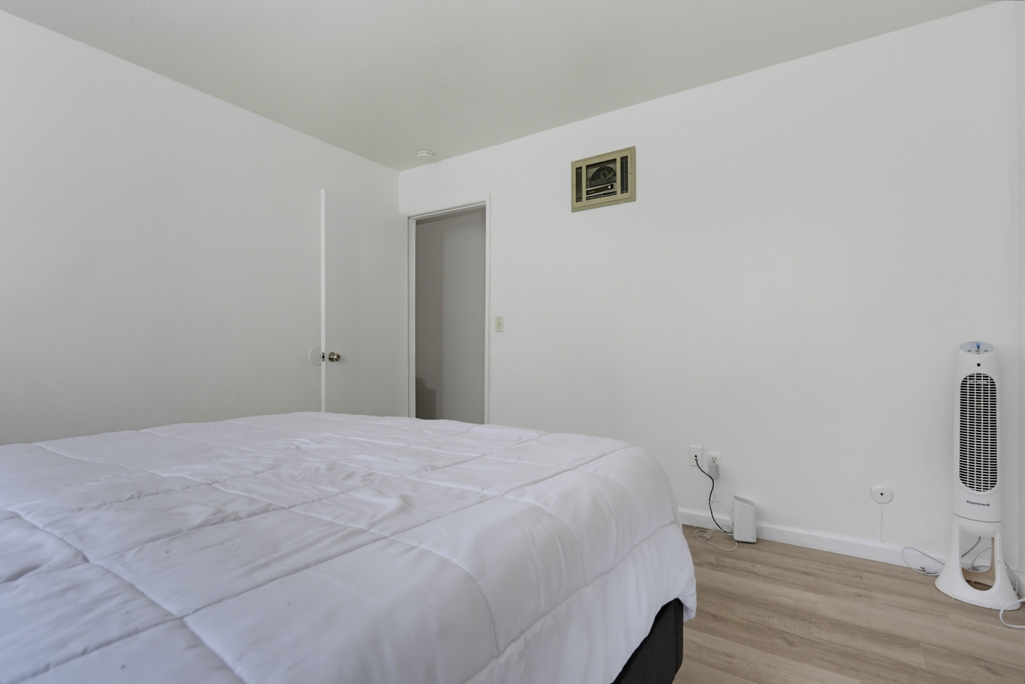 Virtual tour photo 18 of 26 for 265 Loma Alta Dr Unit B1