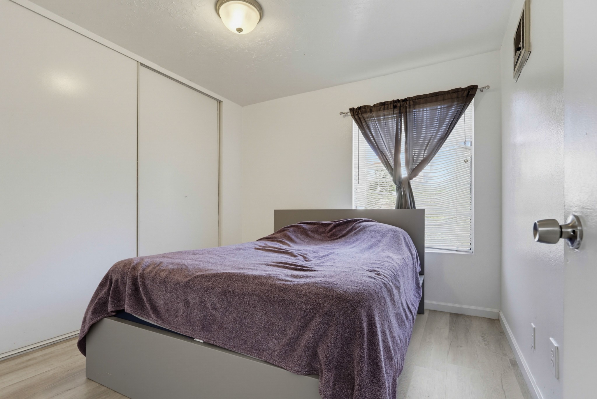 Virtual tour photo 19 of 26 for 265 Loma Alta Dr Unit B1