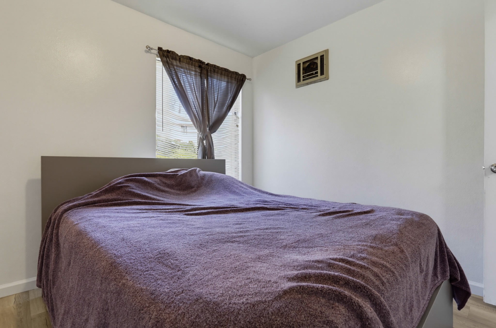Virtual tour photo 20 of 26 for 265 Loma Alta Dr Unit B1
