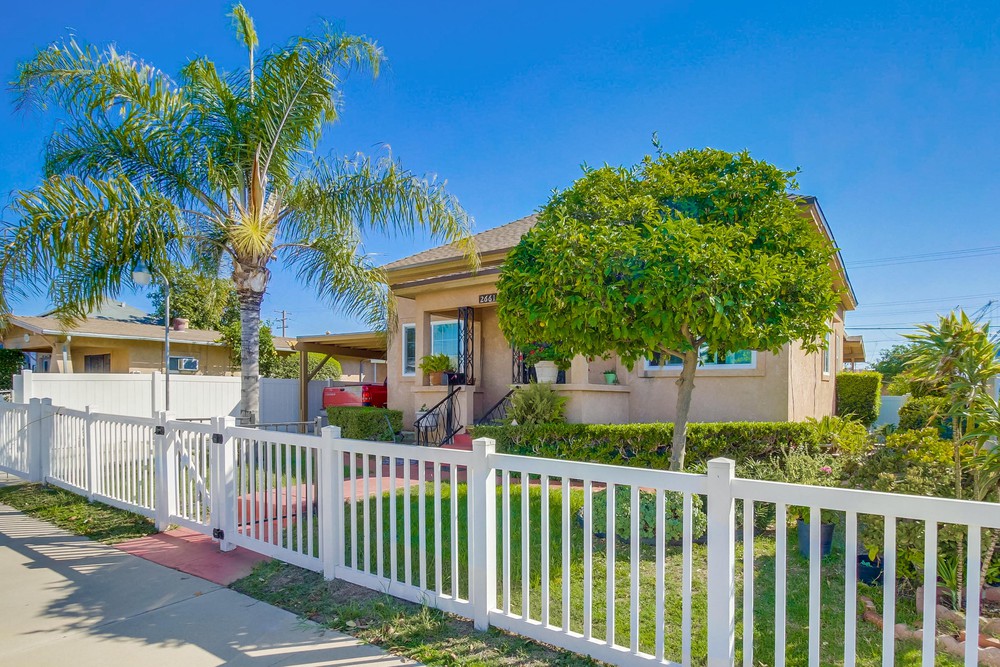Virtual tour photo 4 of 46 for 2661 Newton Ave