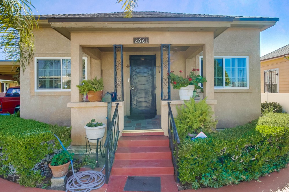 Virtual tour photo 7 of 46 for 2661 Newton Ave