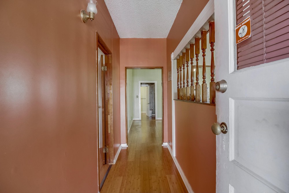 Virtual tour photo 10 of 46 for 2661 Newton Ave