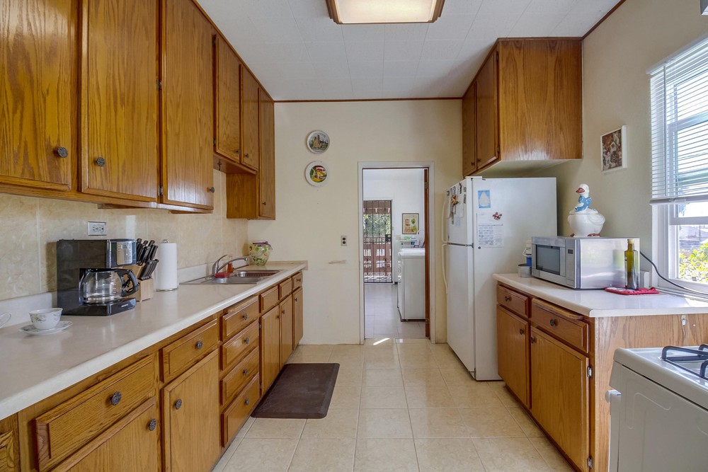 Virtual tour photo 14 of 46 for 2661 Newton Ave