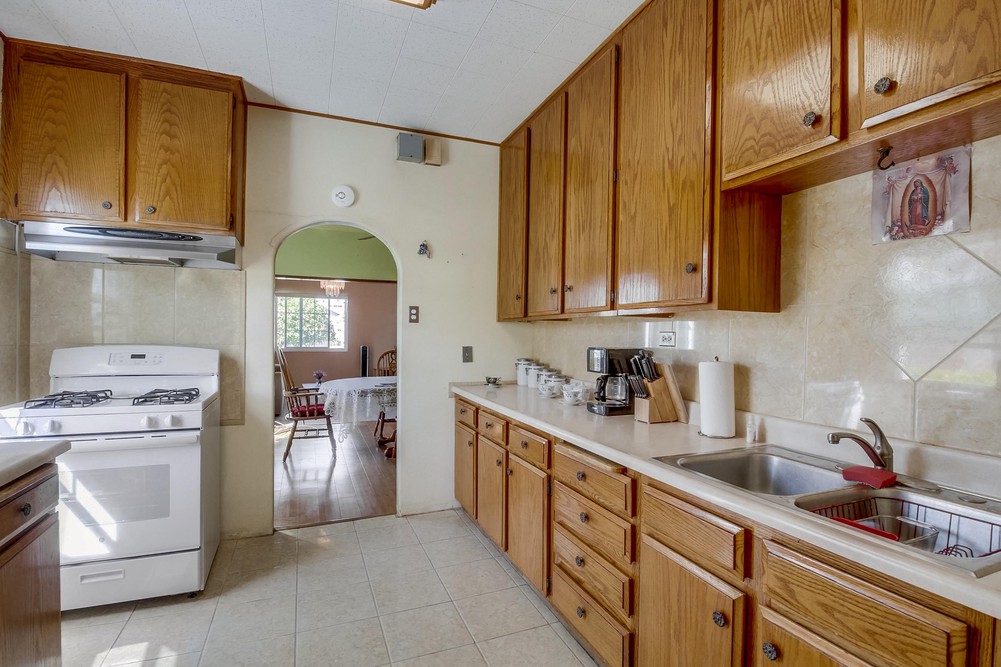 Virtual tour photo 16 of 46 for 2661 Newton Ave