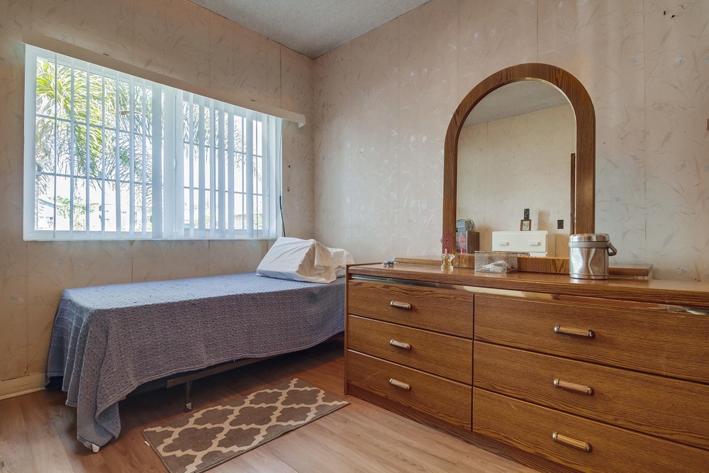 Virtual tour photo 18 of 46 for 2661 Newton Ave