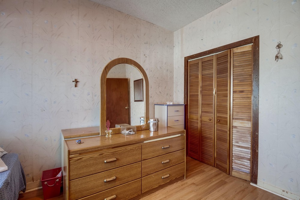 Virtual tour photo 20 of 46 for 2661 Newton Ave