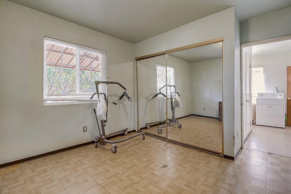 Virtual tour photo 26 of 46 for 2661 Newton Ave