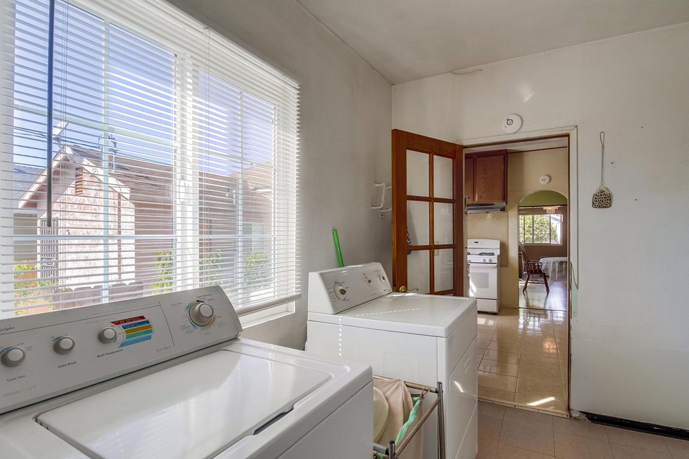 Virtual tour photo 33 of 46 for 2661 Newton Ave