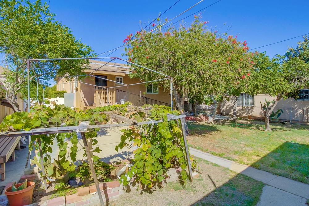 Virtual tour photo 37 of 46 for 2661 Newton Ave