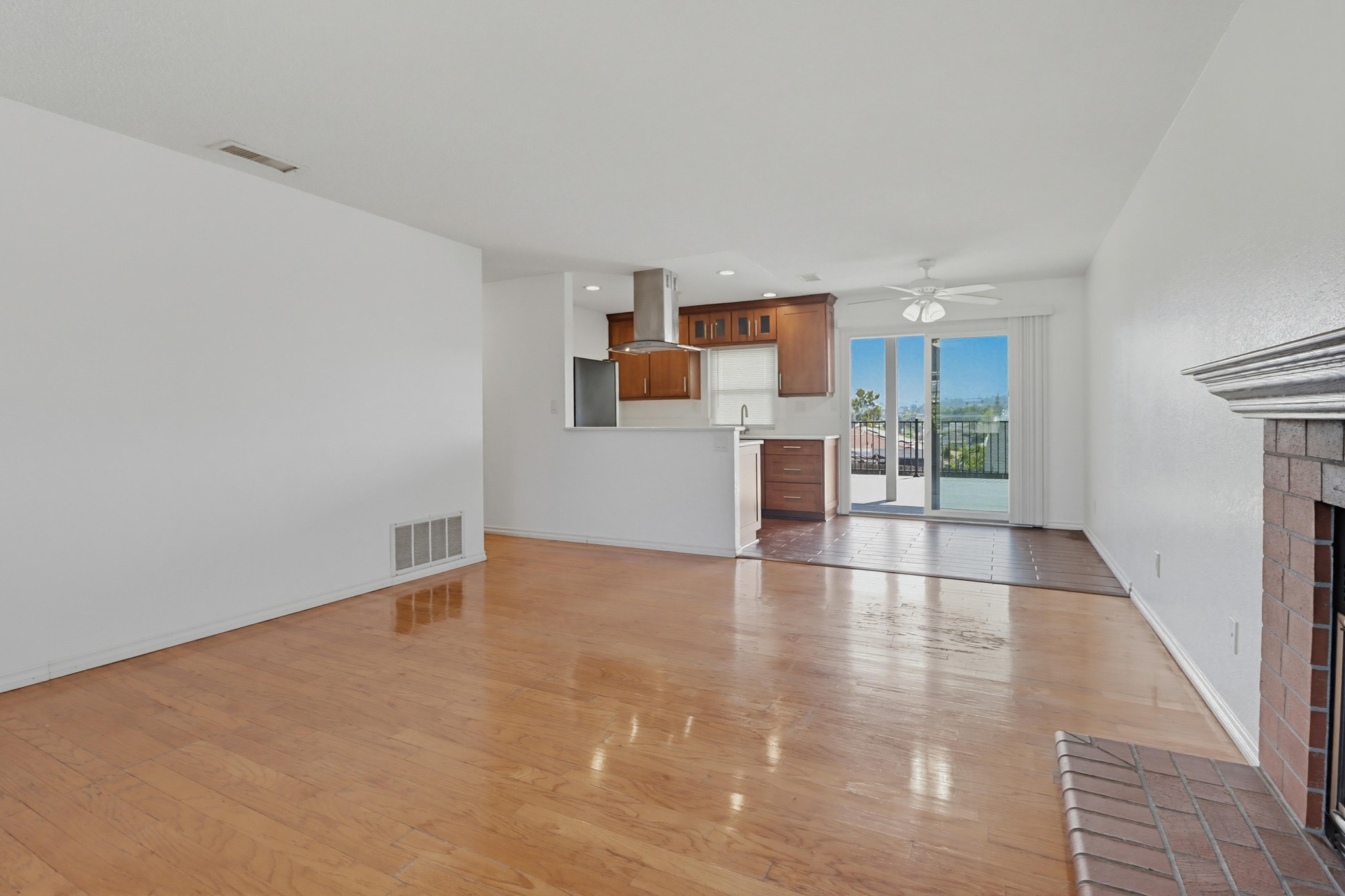 Virtual tour photo 10 of 46 for 2671 Buena Vista Ave