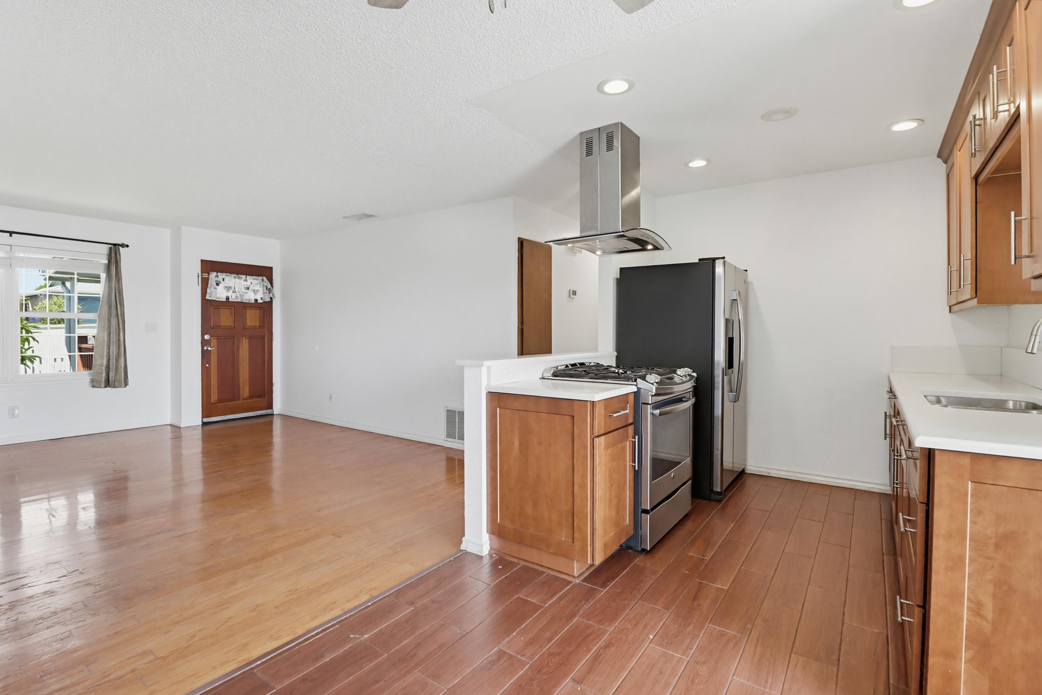 Virtual tour photo 15 of 46 for 2671 Buena Vista Ave