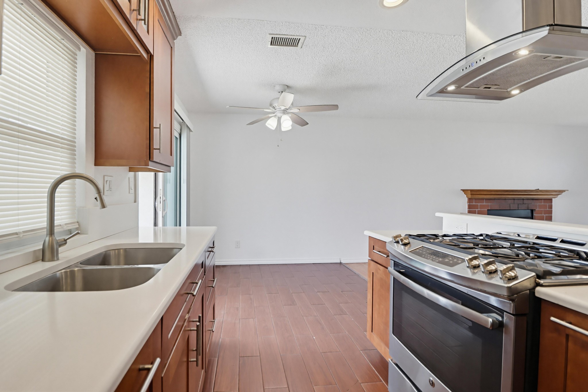 Virtual tour photo 18 of 46 for 2671 Buena Vista Ave