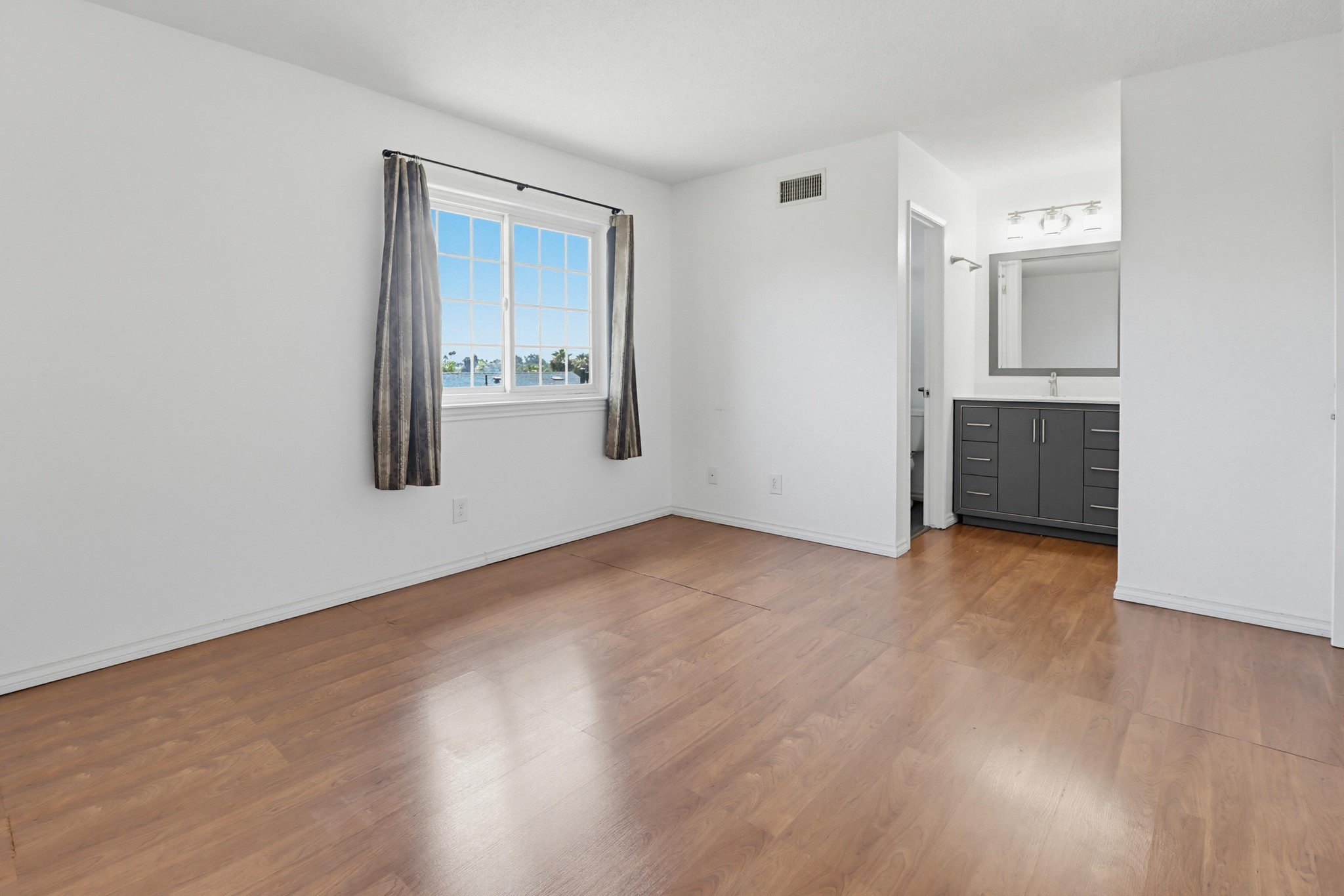 Virtual tour photo 29 of 46 for 2671 Buena Vista Ave