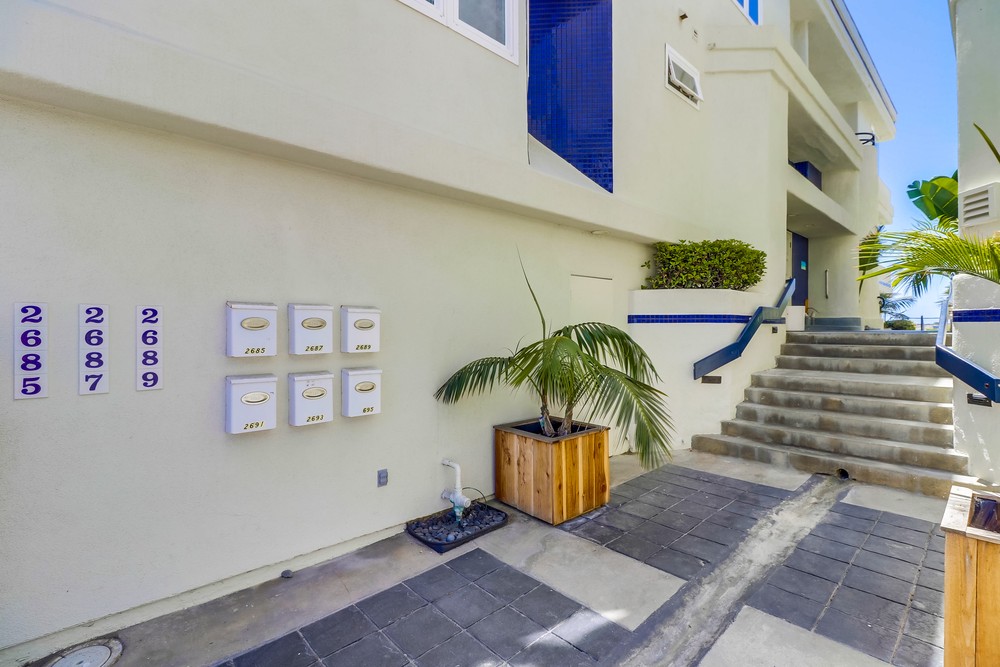 Virtual tour photo 6 of 43 for 2687 Ocean Front Walk