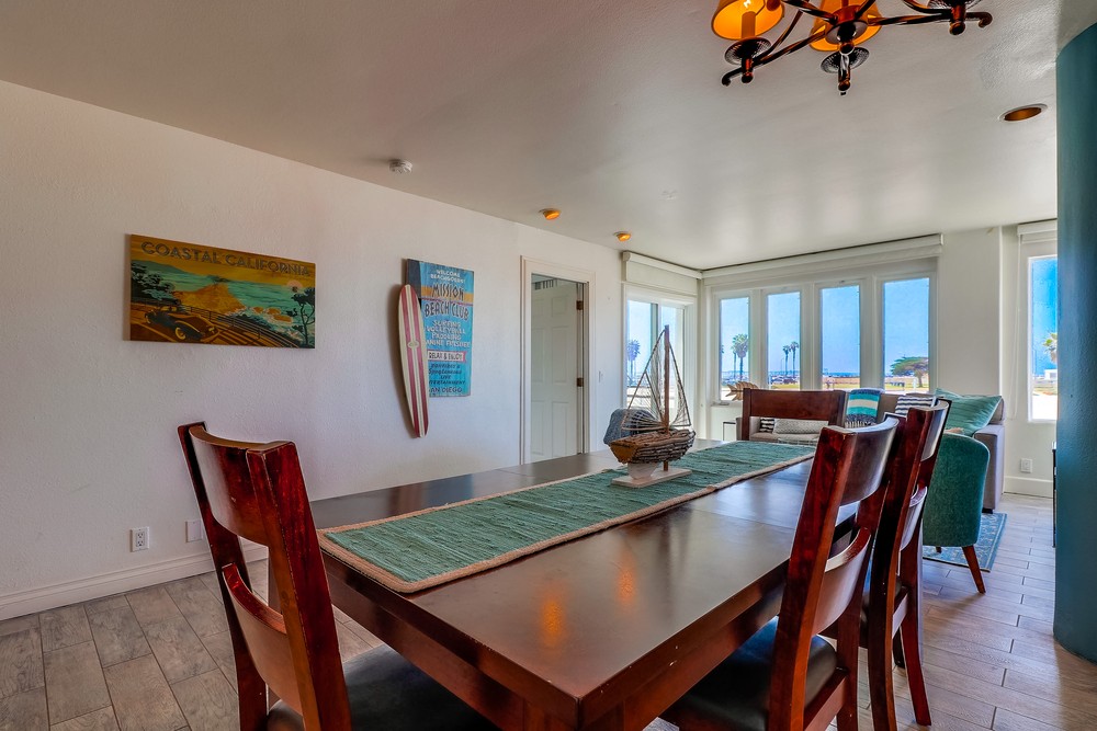 Virtual tour photo 9 of 43 for 2687 Ocean Front Walk