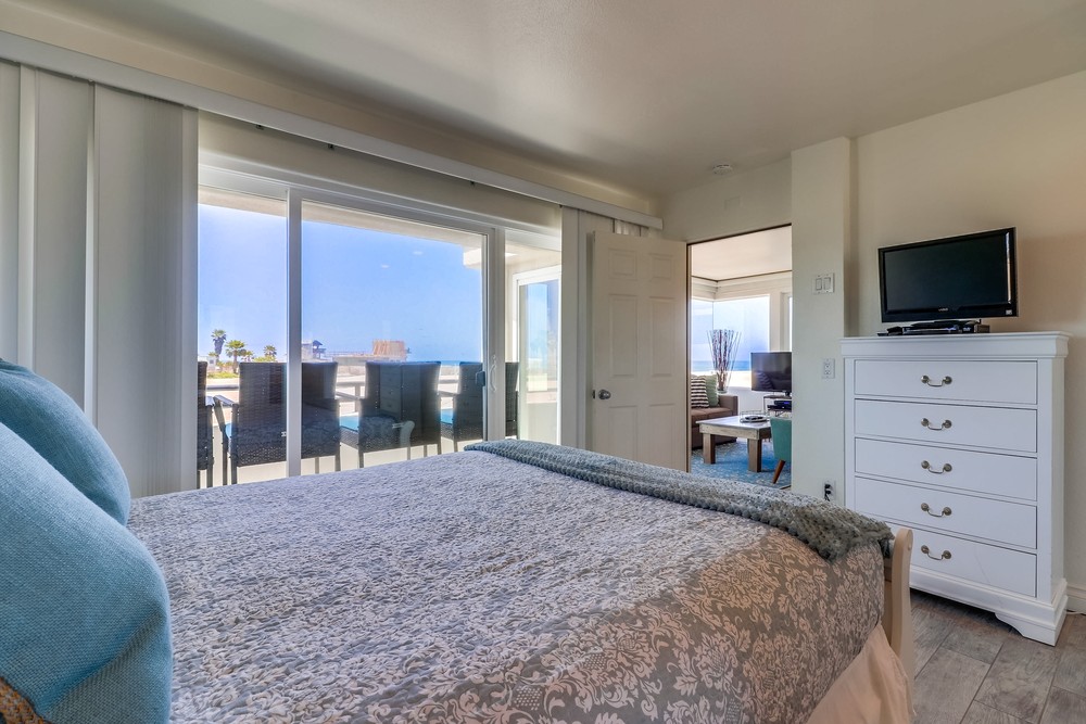 Virtual tour photo 27 of 43 for 2687 Ocean Front Walk