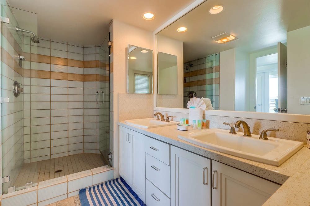 Virtual tour photo 31 of 43 for 2687 Ocean Front Walk