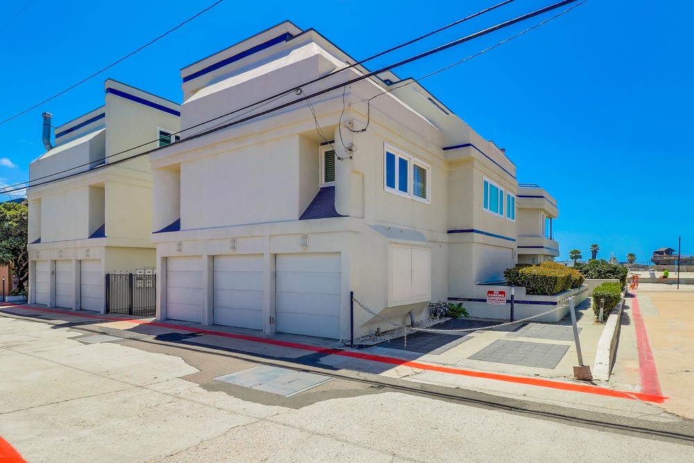 Virtual tour photo 44 of 43 for 2687 Ocean Front Walk