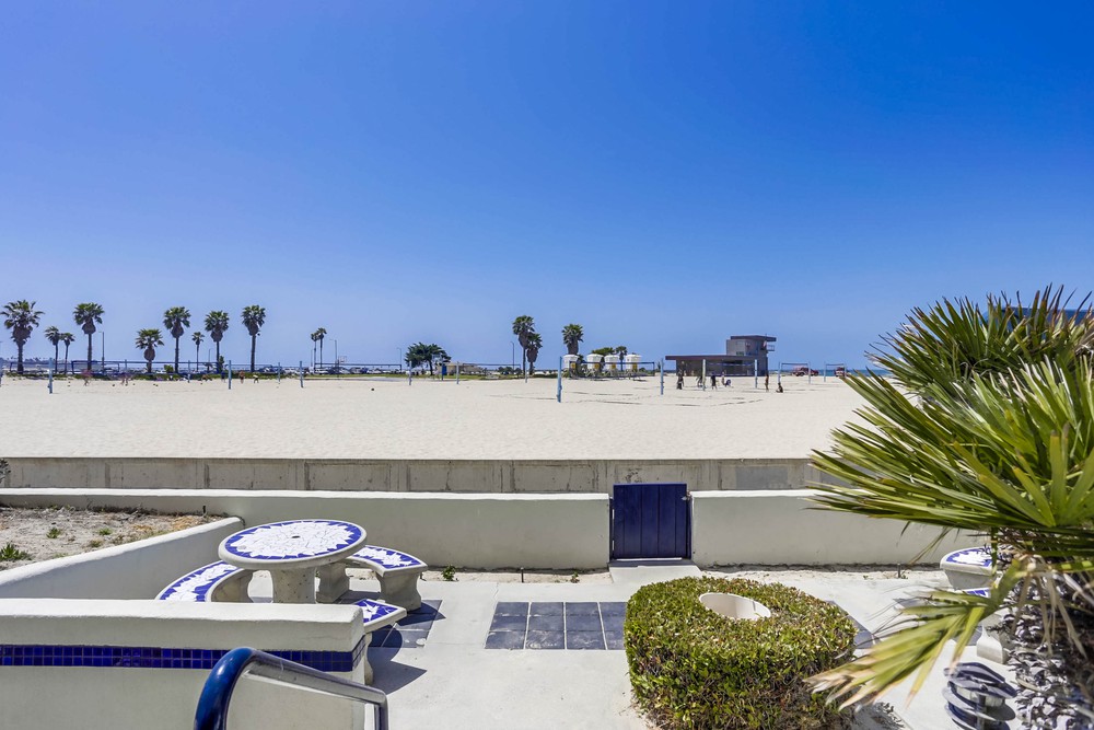 Virtual tour photo 6 of 40 for 2687 Ocean Front Walk