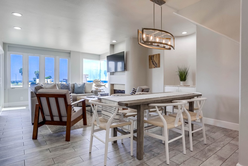 Virtual tour photo 9 of 40 for 2687 Ocean Front Walk