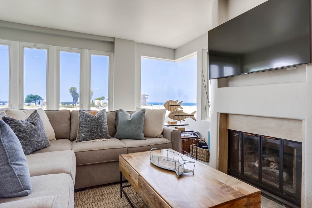 Virtual tour photo 13 of 40 for 2687 Ocean Front Walk