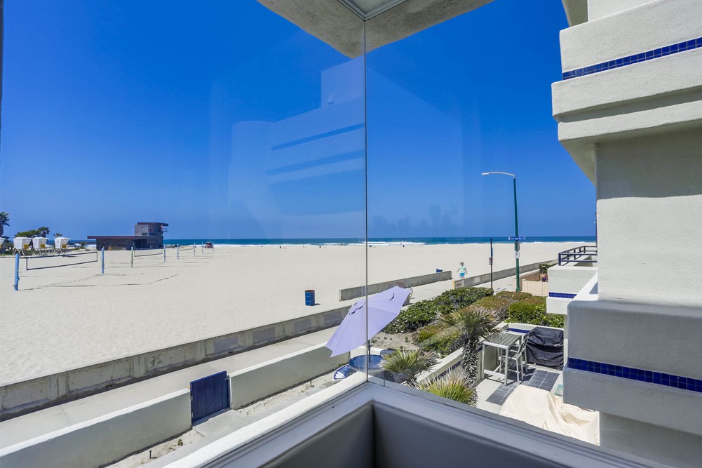 Virtual tour photo 14 of 40 for 2687 Ocean Front Walk