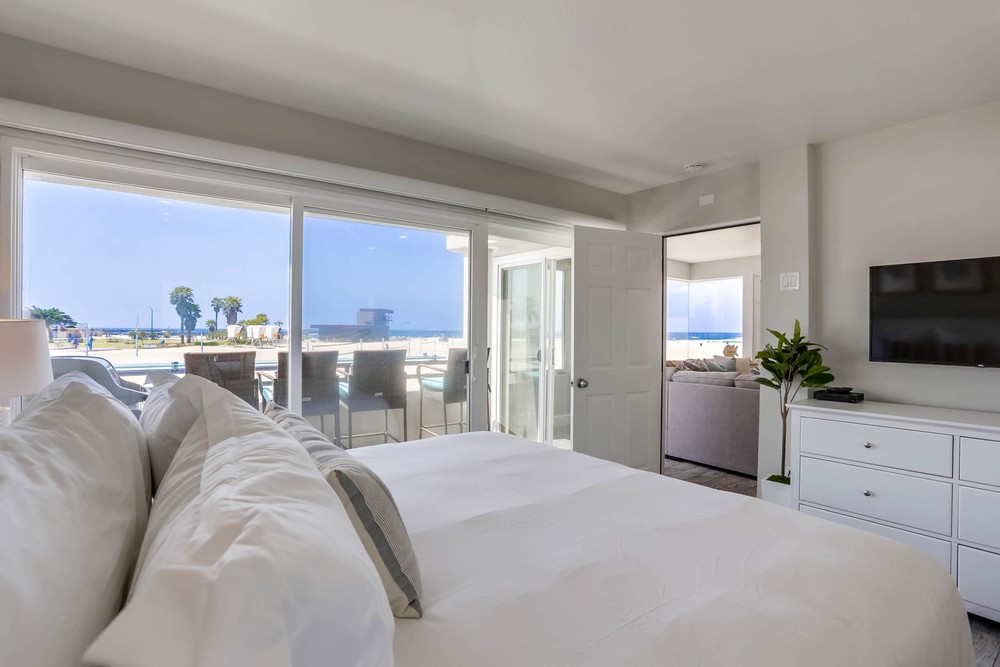 Virtual tour photo 25 of 40 for 2687 Ocean Front Walk