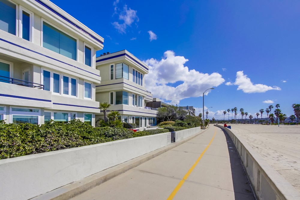 Virtual tour photo 4 of 45 for 2695 Ocean Front Walk