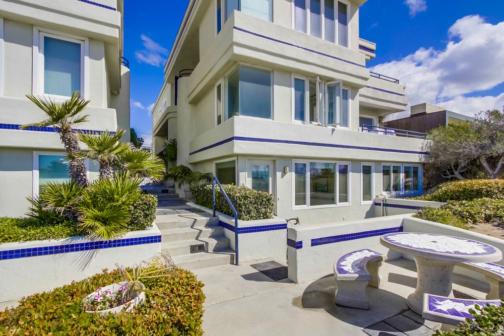 Virtual tour photo 5 of 45 for 2695 Ocean Front Walk